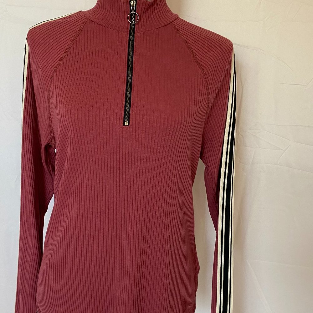 #0151 Abercrombie & Fitch Cranberry Ribbed Mock Neck